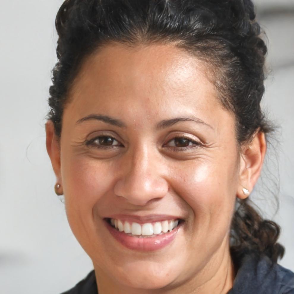 Retrato profesional de Naiara Etxeberria, analista financiera senior