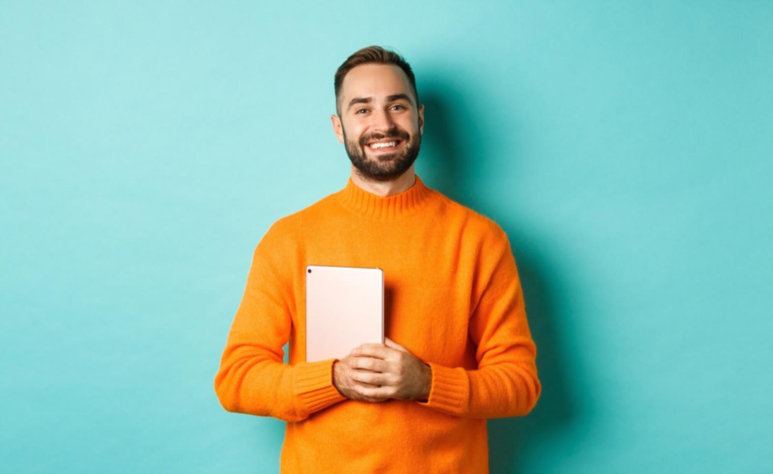 Entorno profesional de análisis financiero con datos y proyecciones