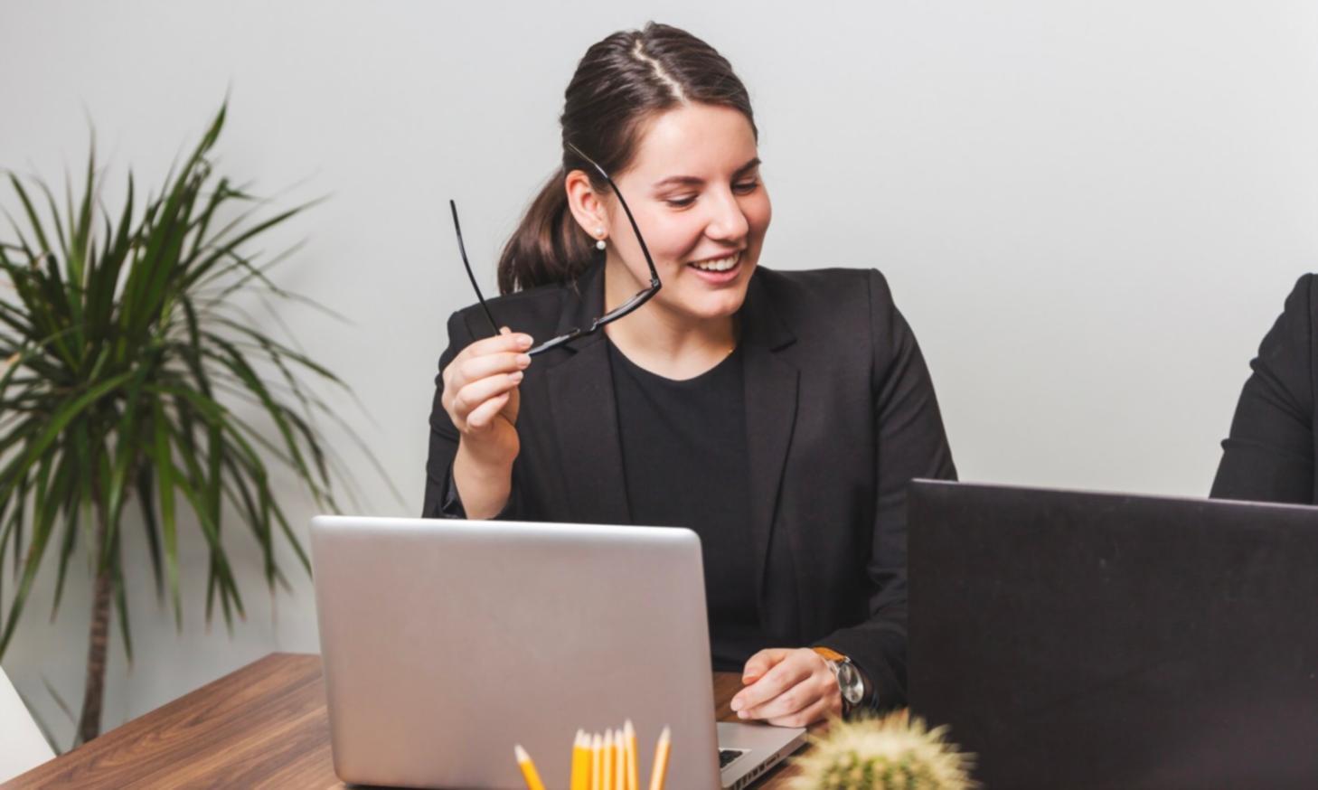 Análisis detallado de estados financieros y proyecciones empresariales